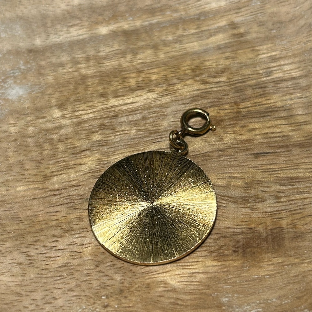 Vintage Gold Tone “I Love You” Circular Medallion Charm Pendant - Picture 6 of 9